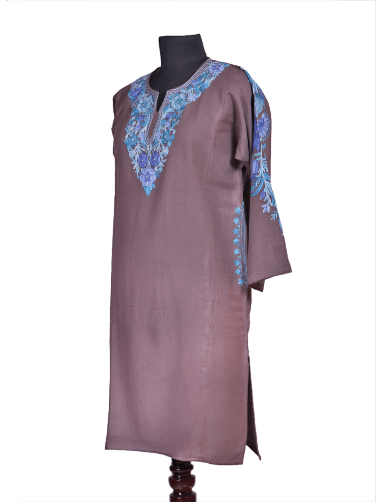 Sumbul-e-asmaan: poshkaar Aari Embriodery pheran - Shopping in Kashmir