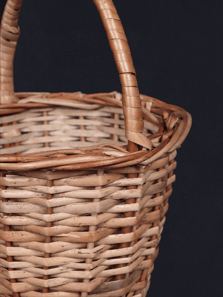 Shaakh Classic Kashmiri Willow Carry Basket - Shopping in Kashmir