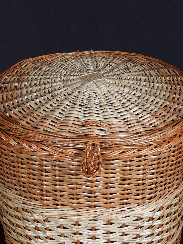 Shaakh Kashmiri Handwoven Willow Laundry Basket With Lid - Shopping in Kashmir