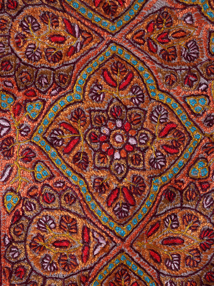 White Base Dordar Work Pashmina Shawl - Shopping in Kashmir