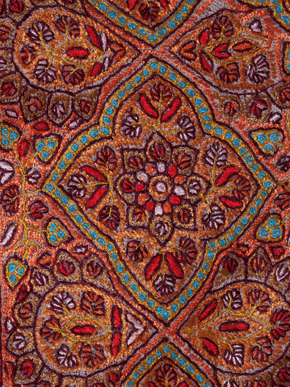 White Base Dordar Work Pashmina Shawl - Shopping in Kashmir