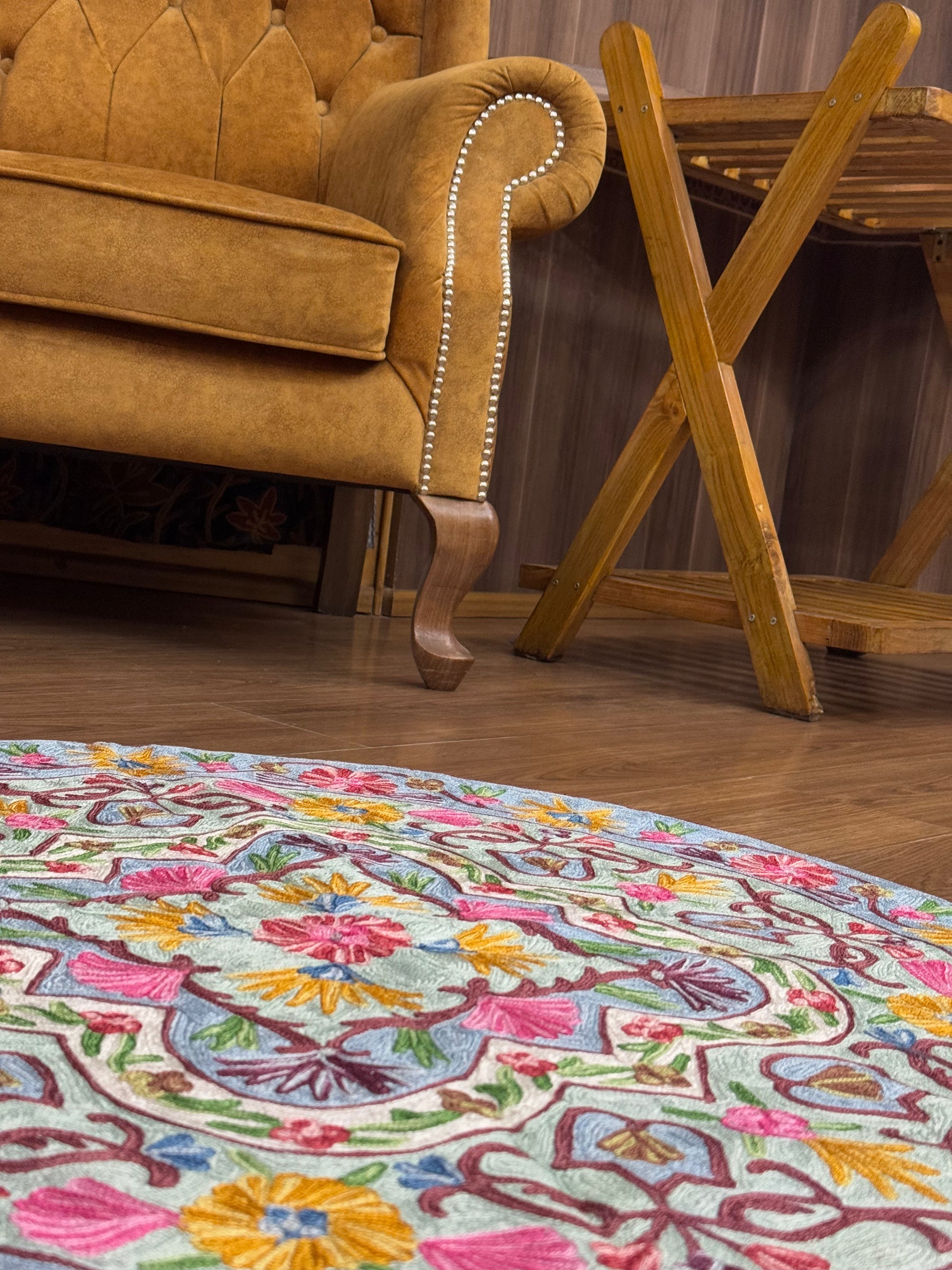 Round Machine Made Chainstitch Silk Embroidery Rug - Shopping in Kashmir