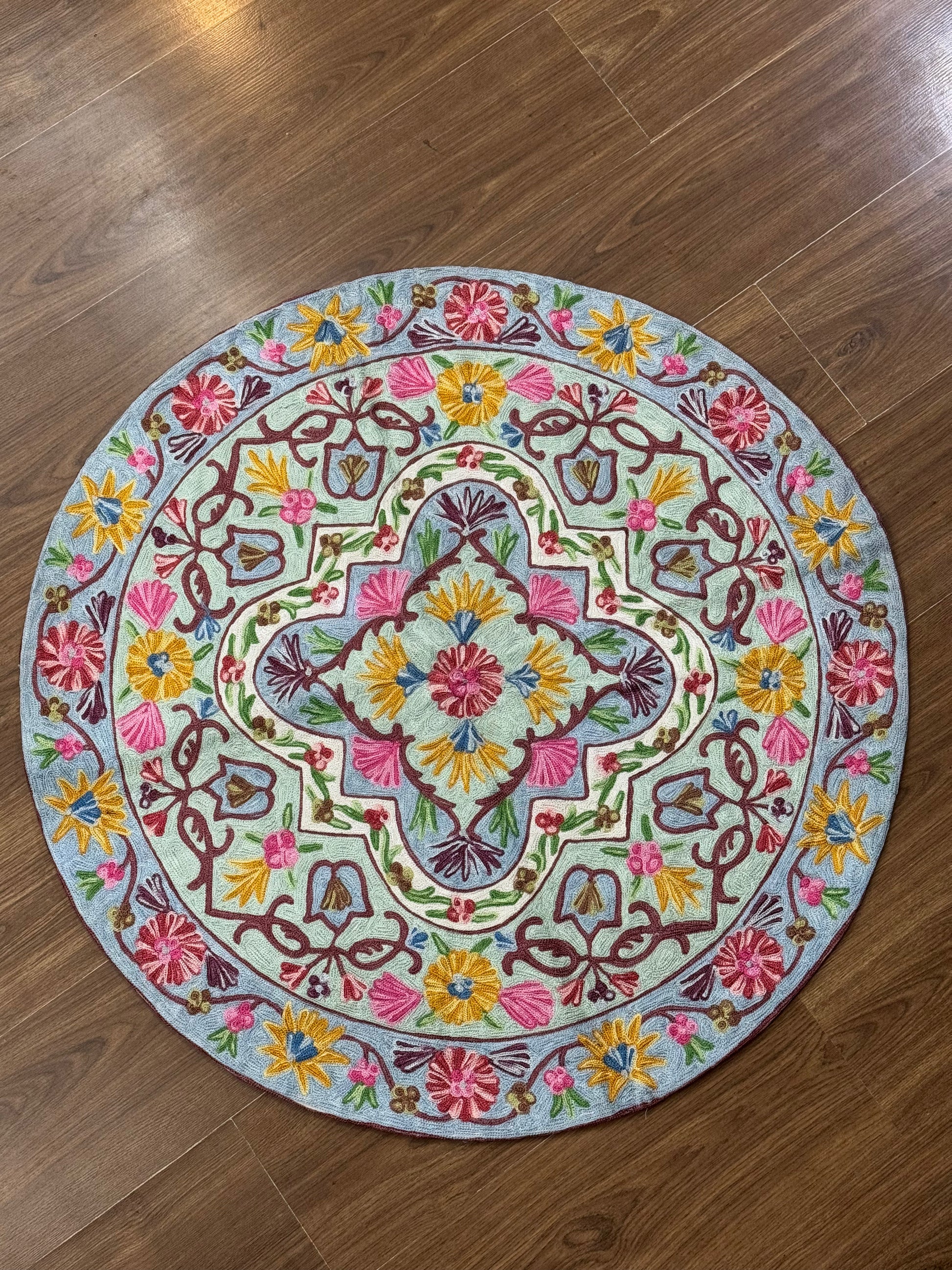 Round Machine Made Chainstitch Silk Embroidery Rug - Shopping in Kashmir