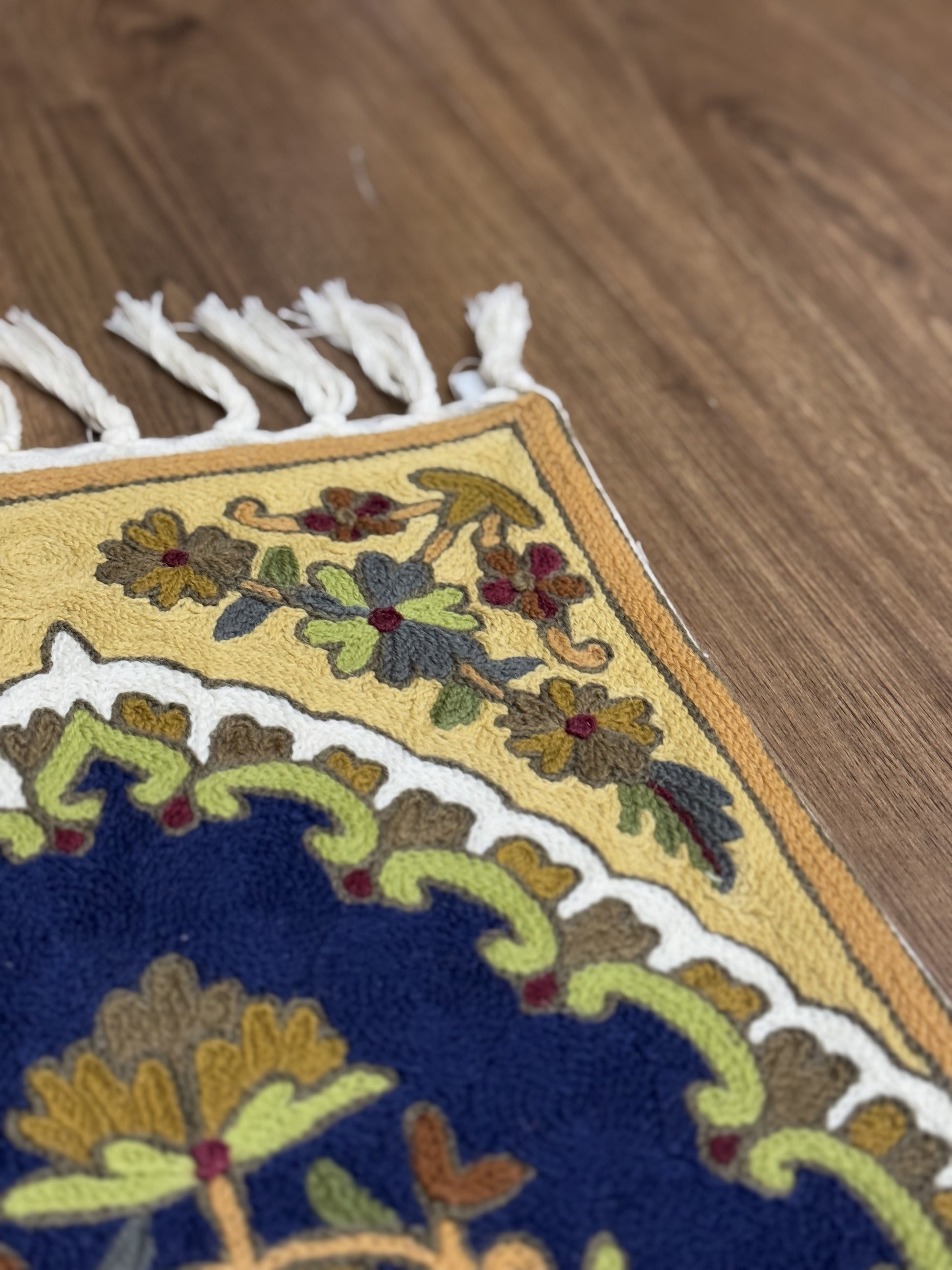 Gamlihdaar Handmade Chainstitch Runner/Wall Hanging - Shopping in Kashmir