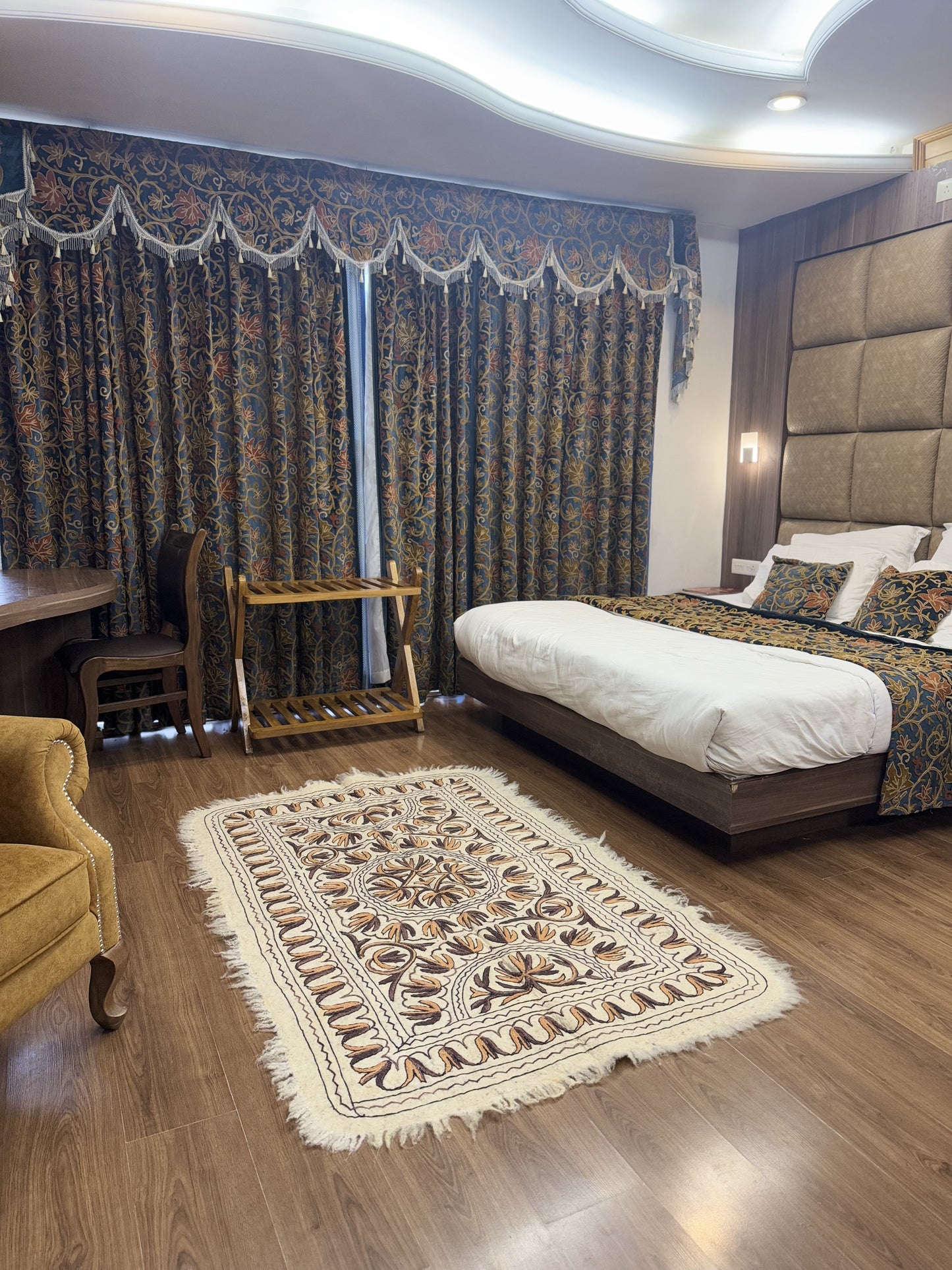 Sonhaeri Design Woolen Namda - Shopping in Kashmir