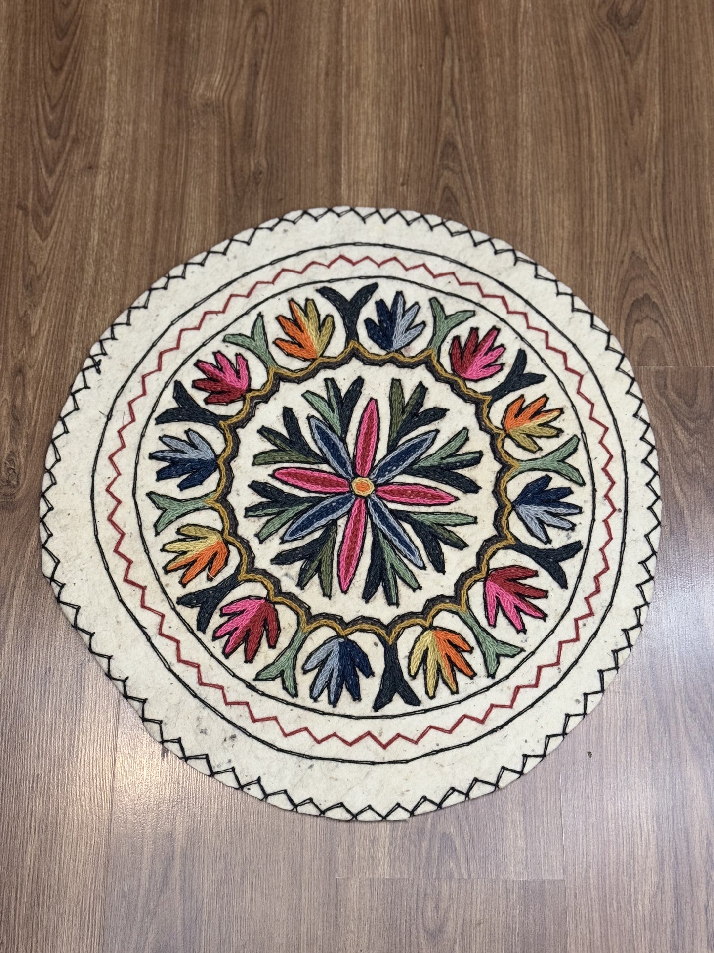 Poshdaar Round Woolen Namda - Shopping in Kashmir