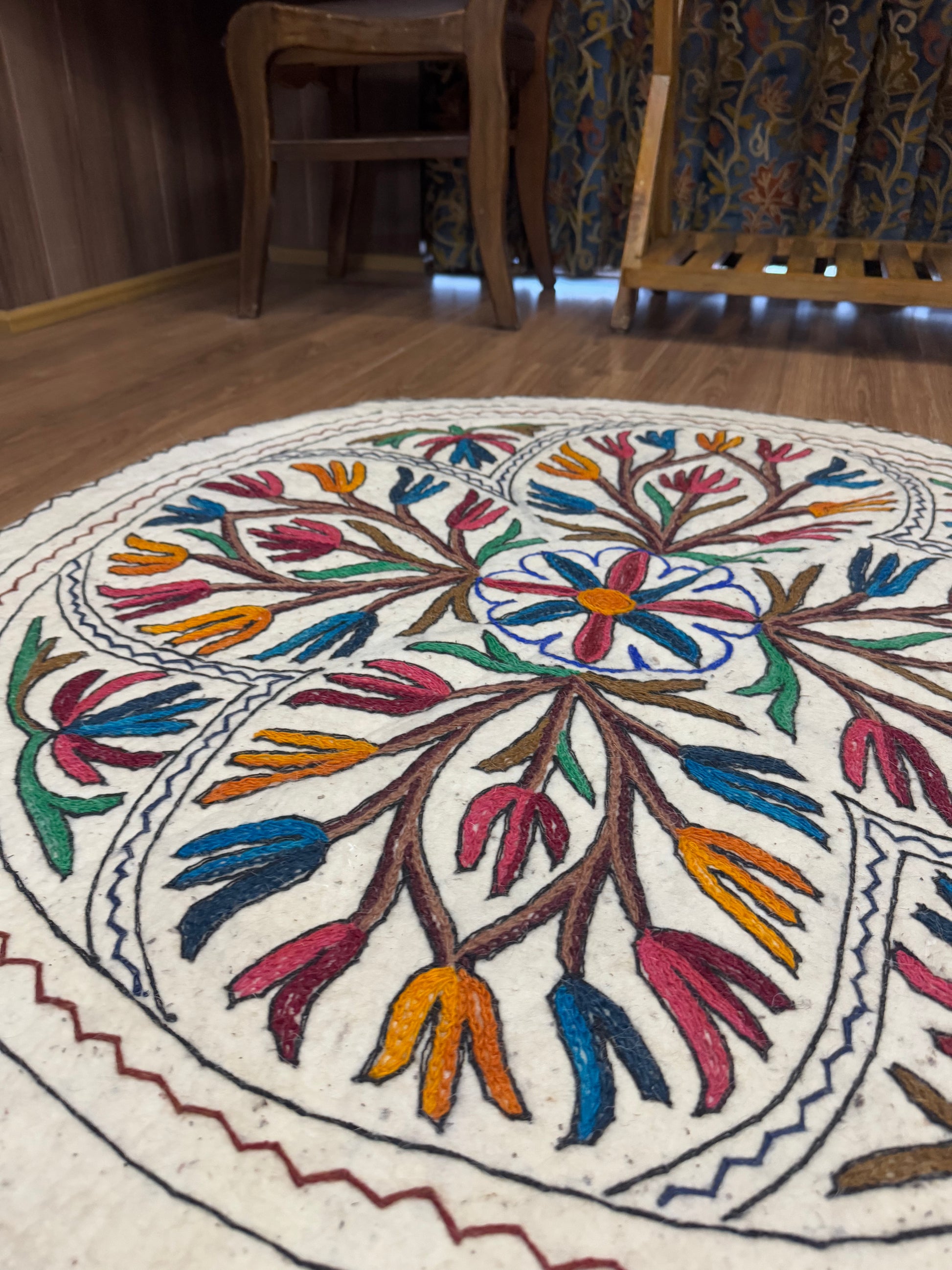 Floral Vine Design Round Woolen Namda - Shopping in Kashmir