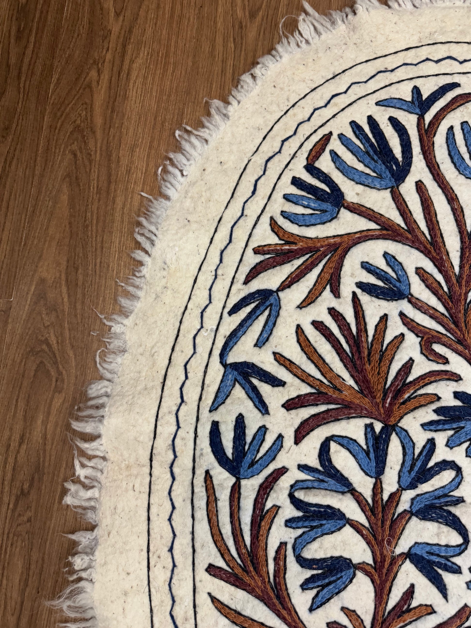 Tree Design Oval Woolen Namda - Shopping in Kashmir
