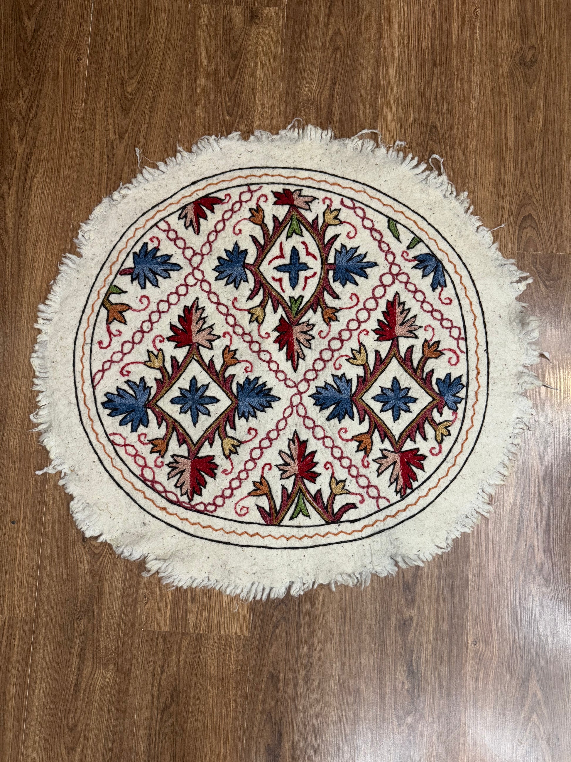Chinar Design Round Woolen Namda - Shopping in Kashmir
