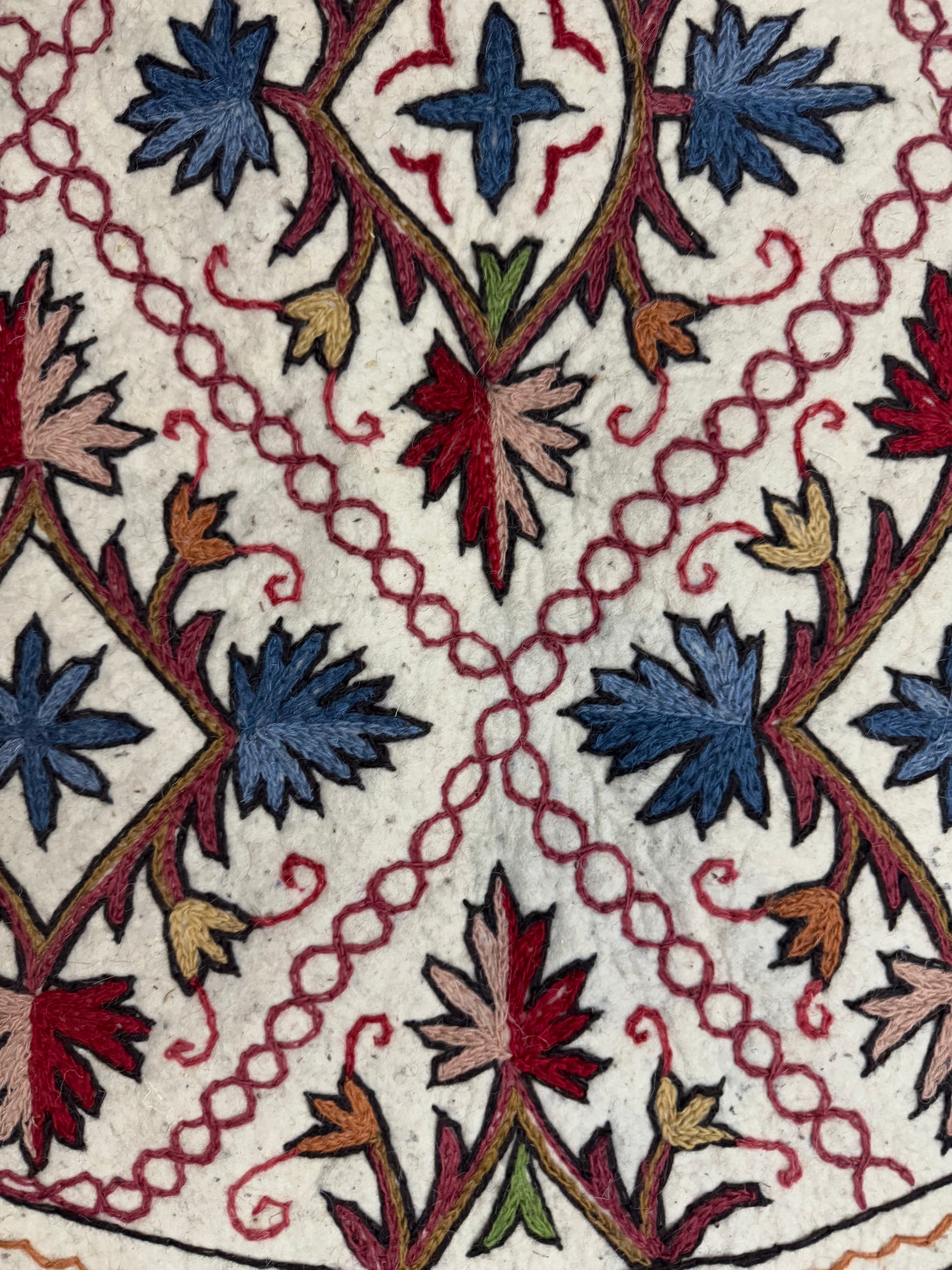 Chinar Design Round Woolen Namda - Shopping in Kashmir