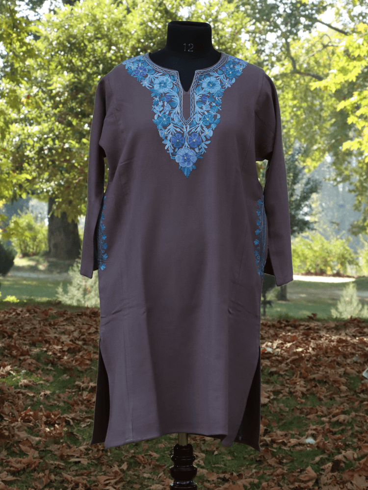 Sumbul-e-asmaan: poshkaar Aari Embriodery pheran - Shopping in Kashmir