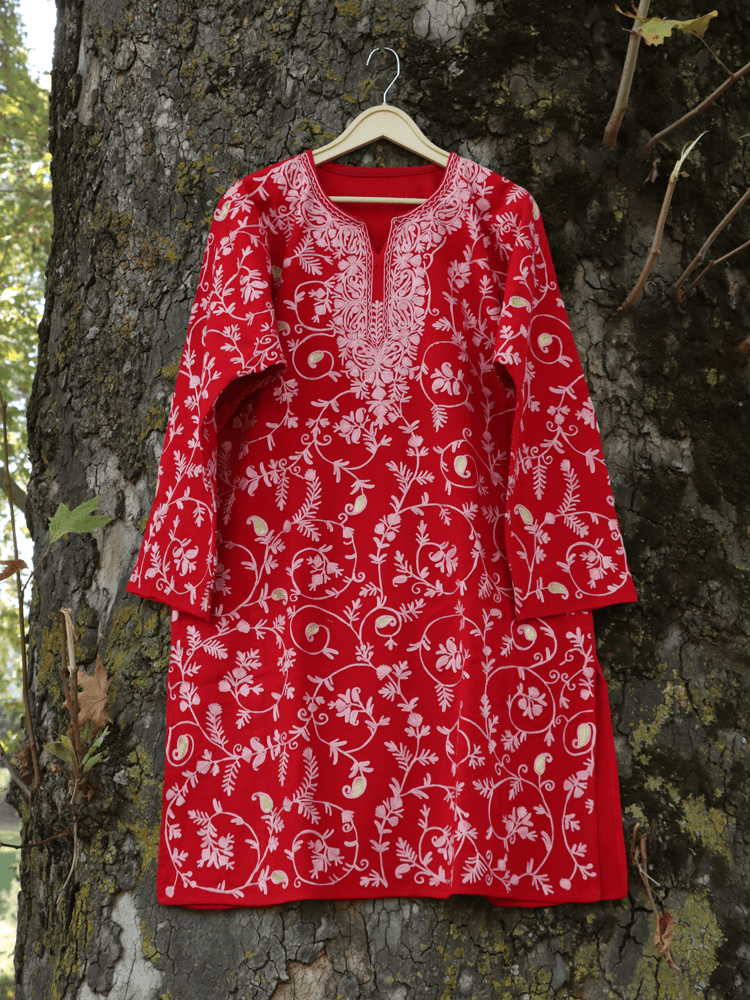 Gulnaar-e-Hunar: Raizkaar zari Aari Embriodery pheran - Shopping in Kashmir