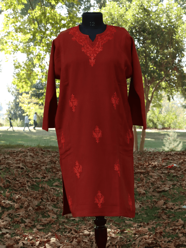 Surkhi-e-Raiz: Raizkaar Aari Embriodery pheran - Shopping in Kashmir